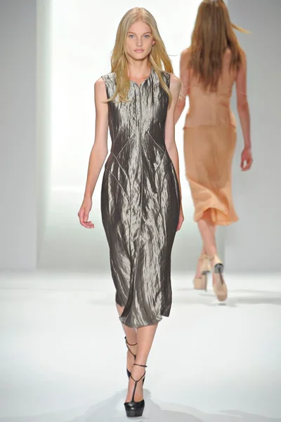 Look 11
